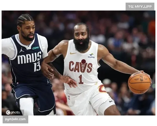 独行侠防守轮转限制米切尔,针对性压迫哈登切断传切 独行侠防守轮转限制米切尔,针对性压迫哈登切断传切